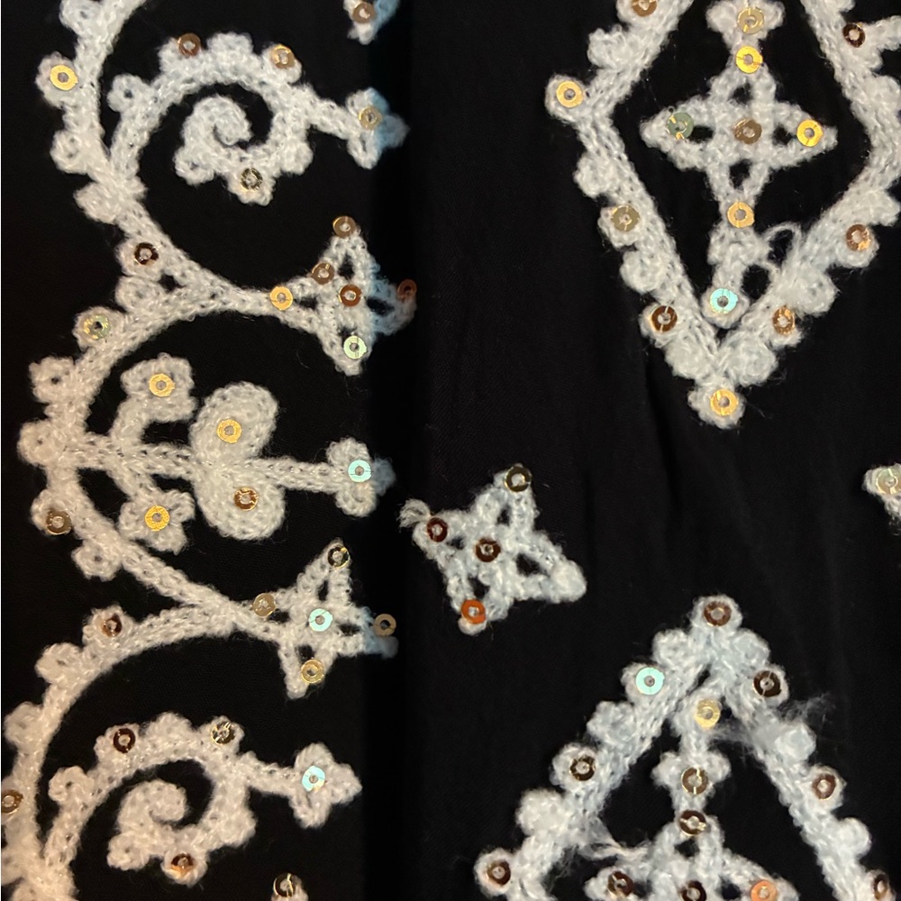 Lulu's Black Top with White Embroidery - Picture 3 of 6